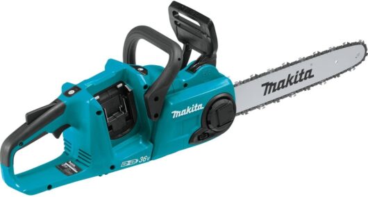 Makita XCU03Z electric chainsaw without batteries and cover